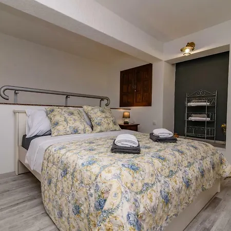 Arno Apartment