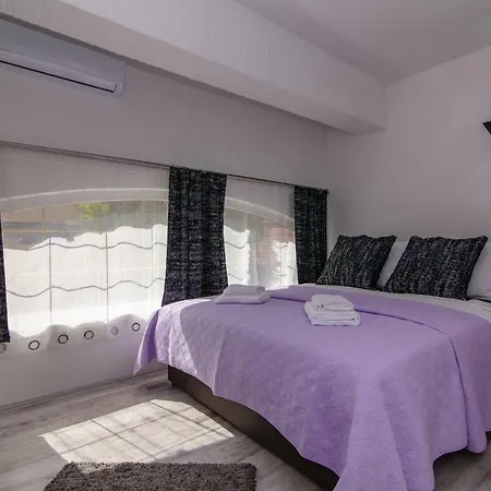 Arno Apartment *